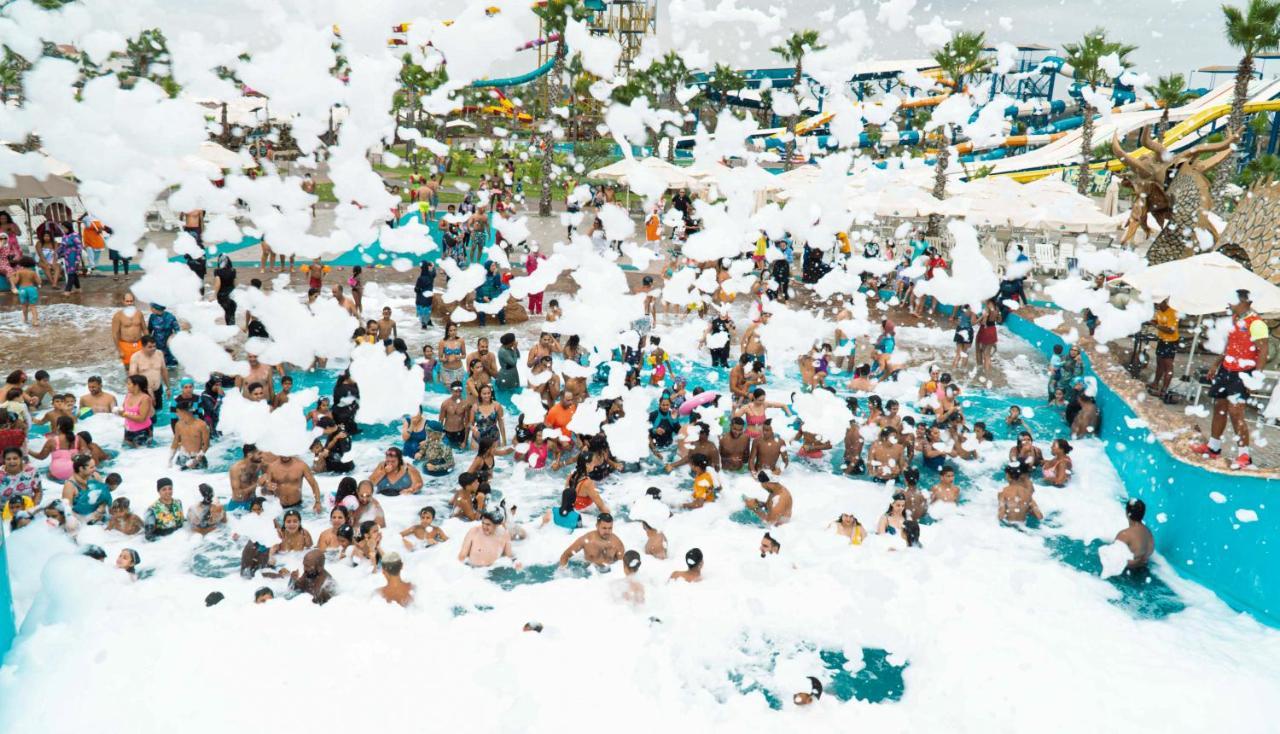 Waves Aqua Resort Kenitra Dış mekan fotoğraf Foam party at Privilege Ibiza