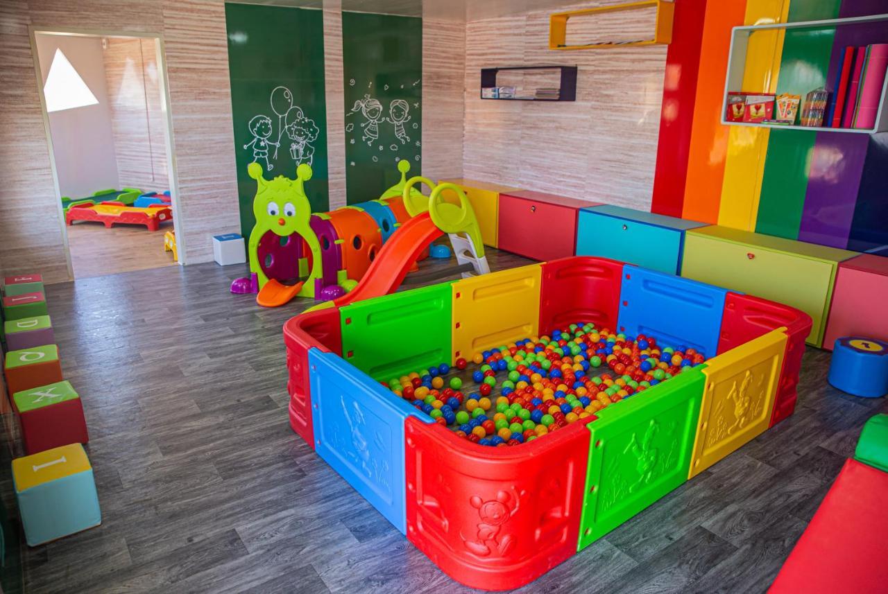 Waves Aqua Resort Kenitra Dış mekan fotoğraf A ball pit