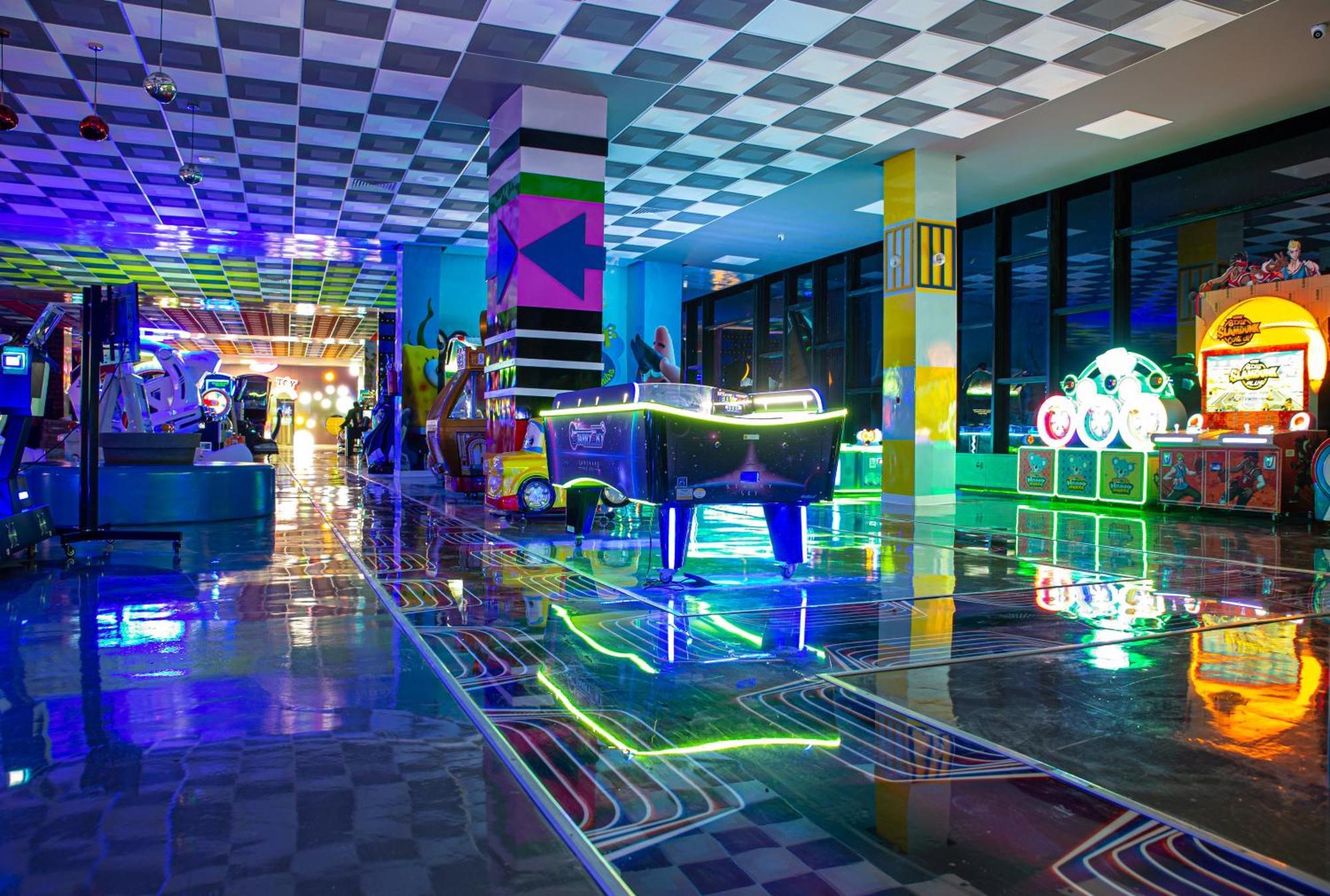 Waves Aqua Resort Kenitra Dış mekan fotoğraf The interior of the 2012-opened mall